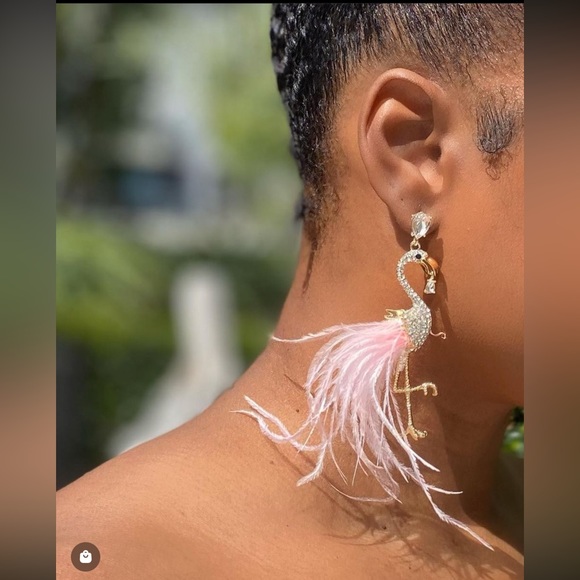 COPY - Flamingo Feather Earrings🦩✨ - Picture 3 of 4